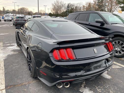 2016 Ford Shelby GT350 Base