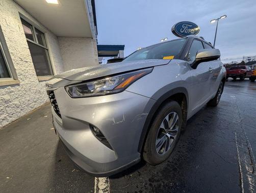 Celestial Silver Metallic 2020 Toyota Highlander XLE