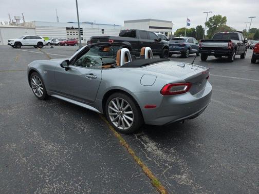 2017 FIAT 124 Spider Base