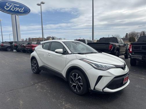 Blizzard Pearl 2020 Toyota C-HR XLE