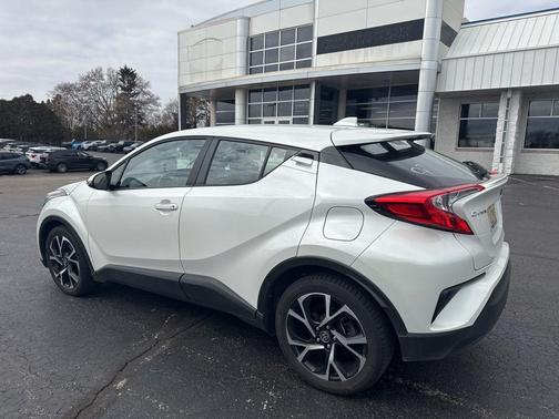 Blizzard Pearl 2020 Toyota C-HR XLE