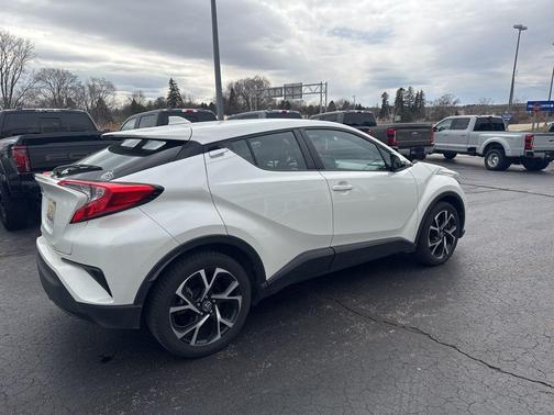 Blizzard Pearl 2020 Toyota C-HR XLE