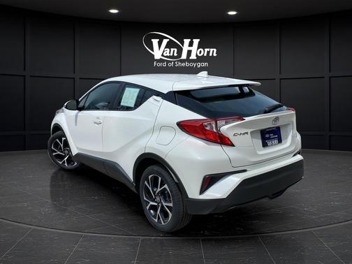 Blizzard Pearl 2020 Toyota C-HR XLE