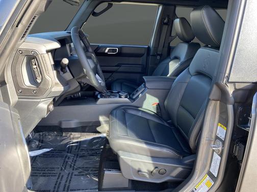 CARBONIZED GRAY METALLIC 2026 Ford Bronco Badlands