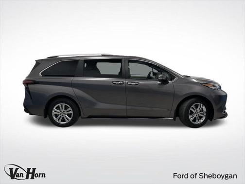 2023 Toyota Sienna Platinum 7 Passenger