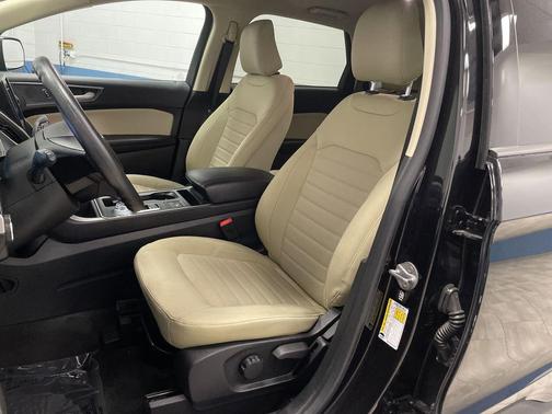 AGATE BLACK METALLIC 2024 Ford Edge SE
