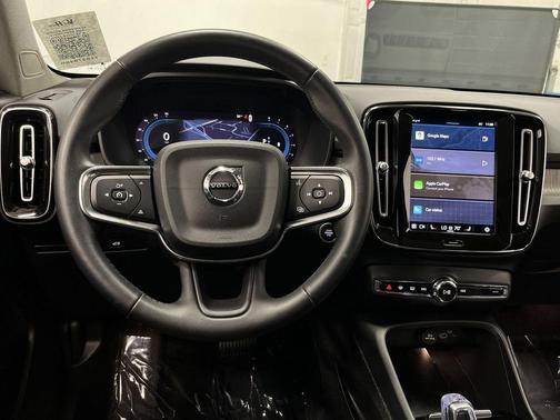 2023 Volvo XC40 B5 Plus Bright Theme