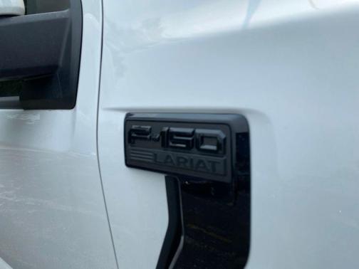 Oxford White 2024 Ford F-150 Lariat