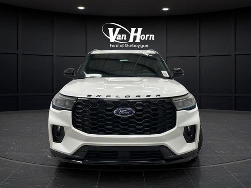 Star White Metallic Tri-Coat 2025 Ford Explorer ST-Line