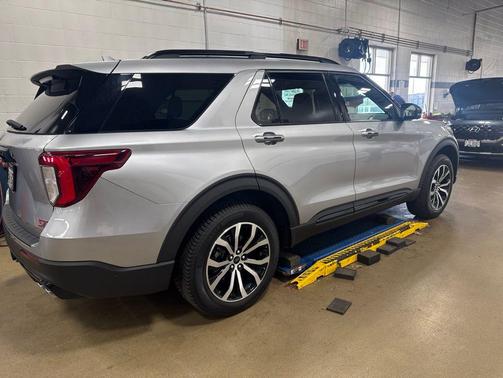 ICONIC SILVER METALLIC 2020 Ford Explorer ST