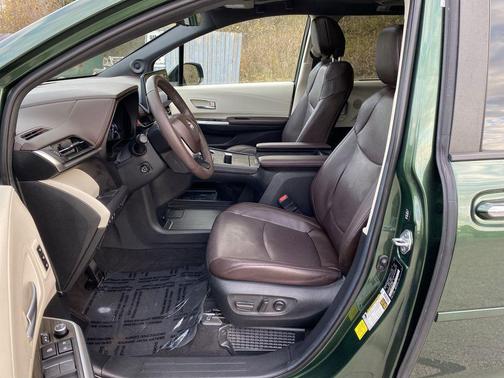 2023 Toyota Sienna Platinum 7 Passenger