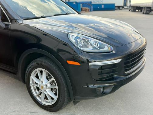 Black 2016 Porsche Cayenne Cayenne