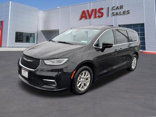 Diamond Black Crystal Pearlcoat 2025 Chrysler Pacifica L