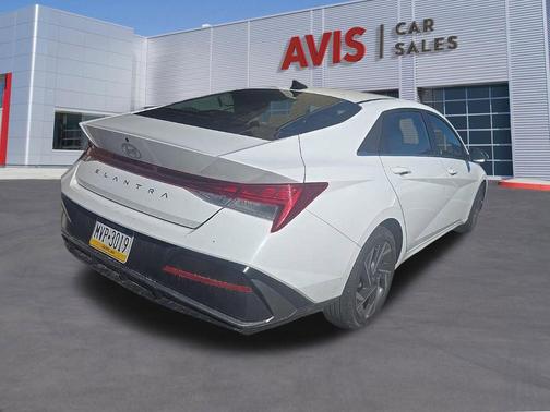 2025 Hyundai ELANTRA SEL