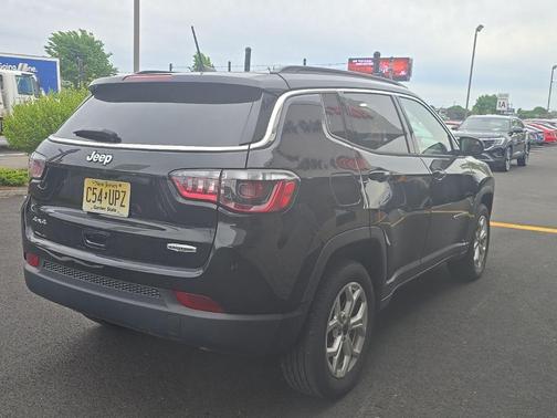 Diamond Black Crystal Pearlcoat 2025 Jeep Compass Latitude