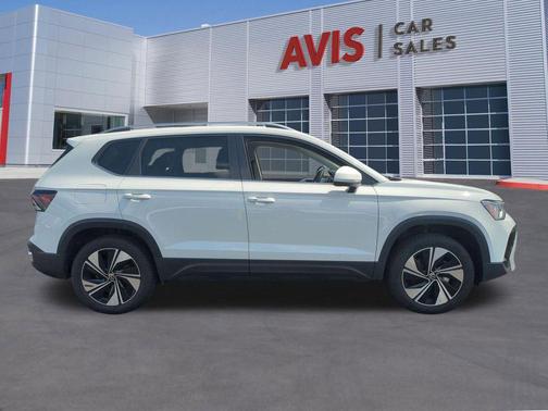 Pure White 2025 Volkswagen Taos 1.5T SE
