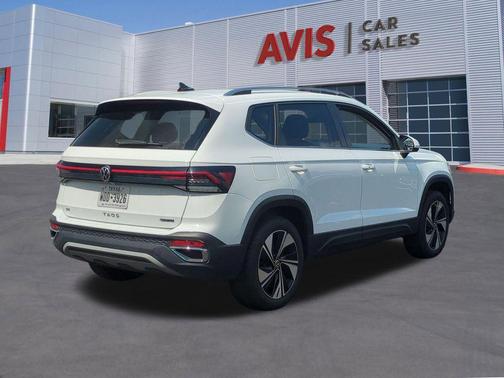 Pure White 2025 Volkswagen Taos 1.5T SE