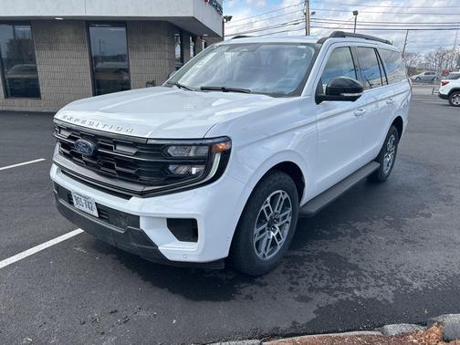 Oxford White 2025 Ford Expedition Active