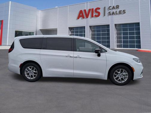 Bright White Clearcoat 2025 Chrysler Pacifica L