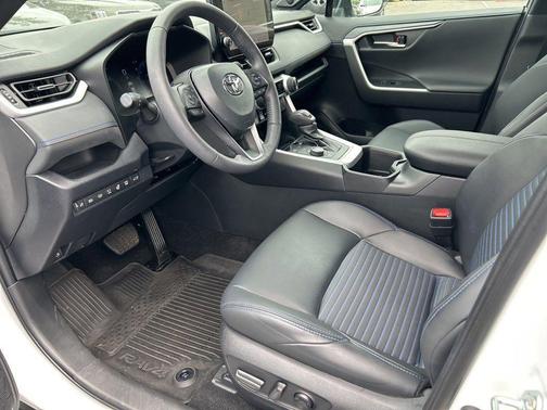 Wind Chill Pearl/Midnight Black Metallic 2024 Toyota RAV4 Hybrid SE