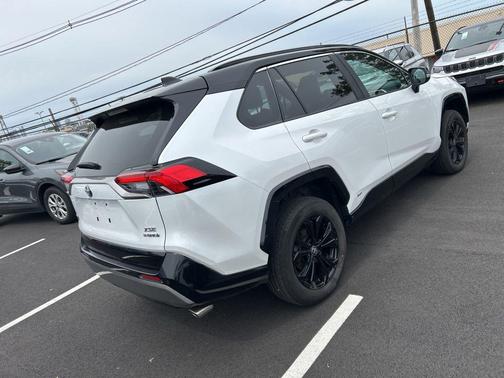 Wind Chill Pearl/Midnight Black Metallic 2024 Toyota RAV4 Hybrid SE