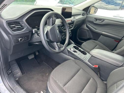 Space Silver Metallic 2025 Ford Escape Active