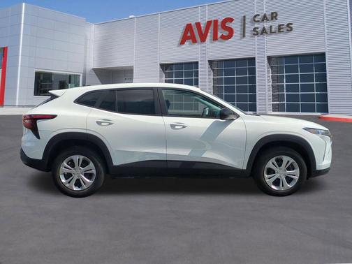 Summit White 2025 Chevrolet Trax LS