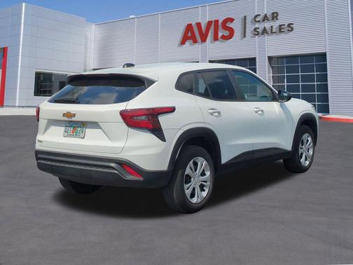 Summit White 2025 Chevrolet Trax LS