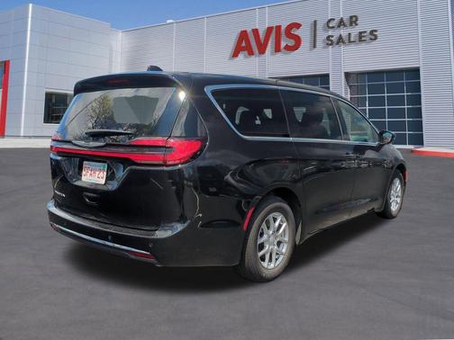 Diamond Black Crystal Pearlcoat 2025 Chrysler Pacifica L