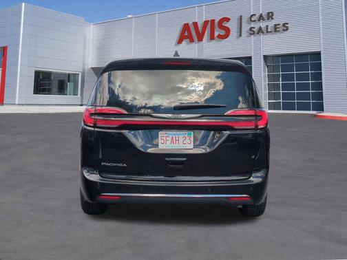 Diamond Black Crystal Pearlcoat 2025 Chrysler Pacifica L