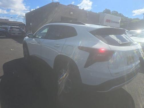 Summit White 2025 Chevrolet Trax LT