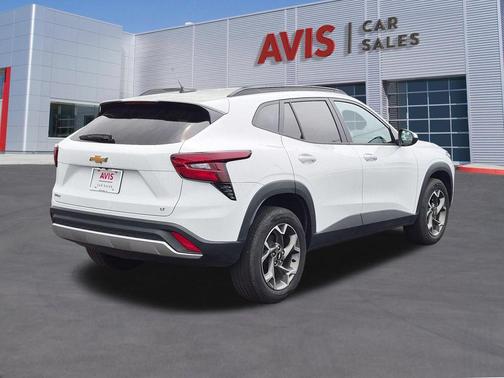 Summit White 2025 Chevrolet Trax LT