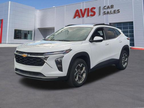 Summit White 2025 Chevrolet Trax LT