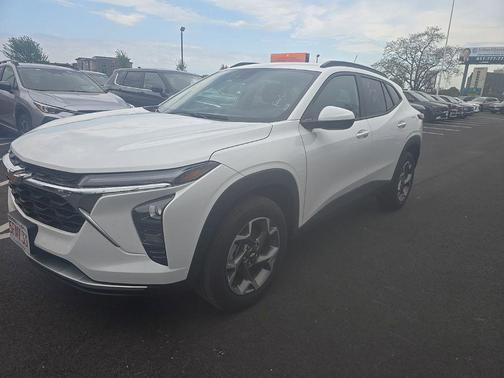 Summit White 2025 Chevrolet Trax LT