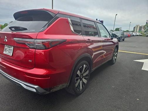 Red Diamond 2025 Mitsubishi Outlander SE S-AWC