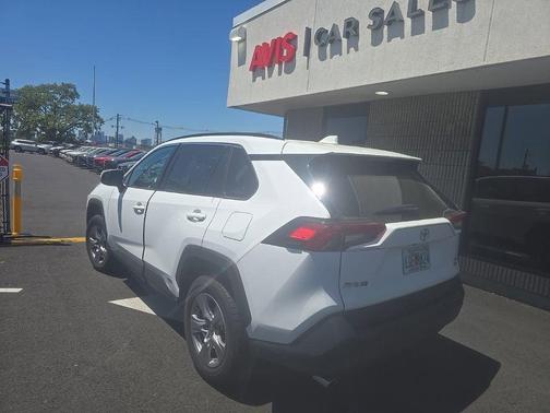Ice Cap 2025 Toyota RAV4 Hybrid XLE