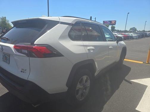 Ice Cap 2025 Toyota RAV4 Hybrid XLE