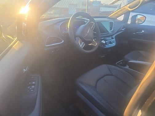 2025 Chrysler Pacifica L