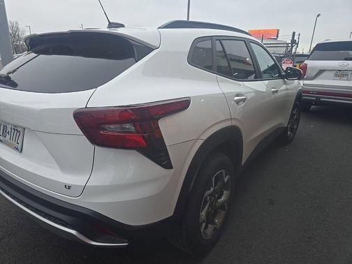 Summit White 2025 Chevrolet Trax LT