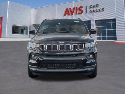Diamond Black Crystal Pearlcoat 2025 Jeep Compass Latitude