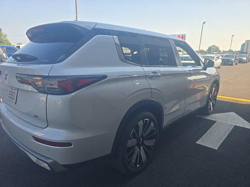 White Diamond 2025 Mitsubishi Outlander SE S-AWC