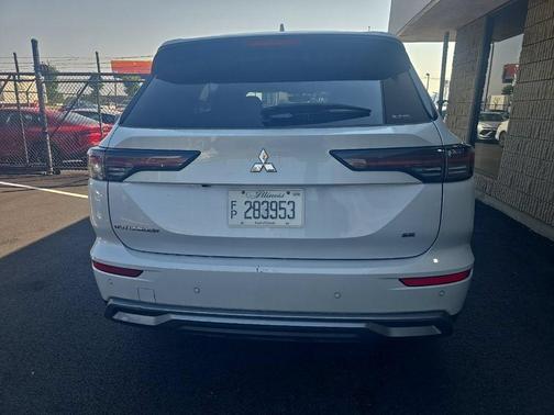 White Diamond 2025 Mitsubishi Outlander SE S-AWC