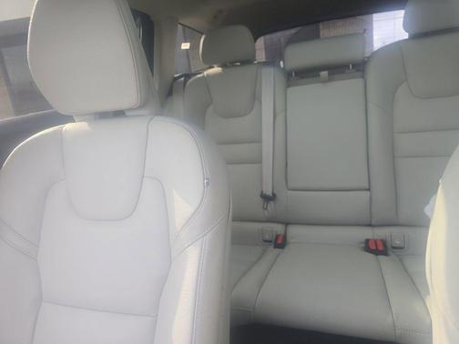 2025 Volvo V60 Cross Country Plus, B5 AWD Gas (mild hybrid)