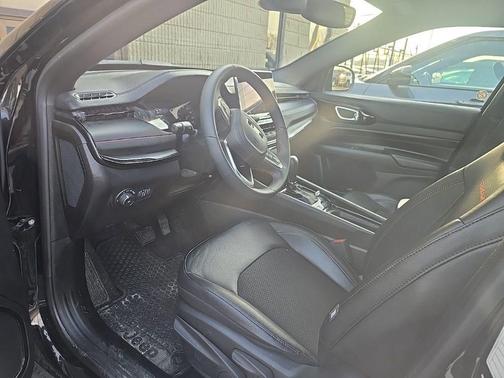 Diamond Black Crystal Pearlcoat 2025 Jeep Compass Trailhawk