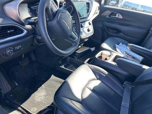 2025 Chrysler Pacifica L