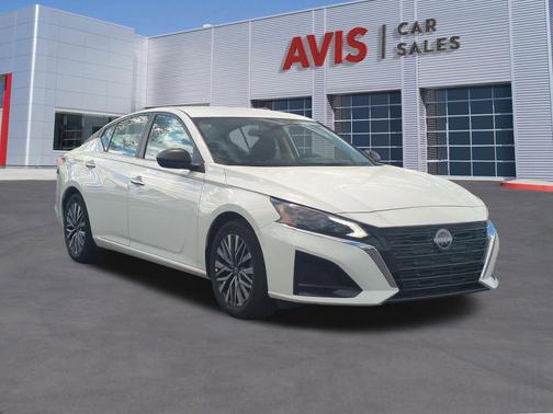 Glacier White 2025 Nissan Altima 2.5 SV