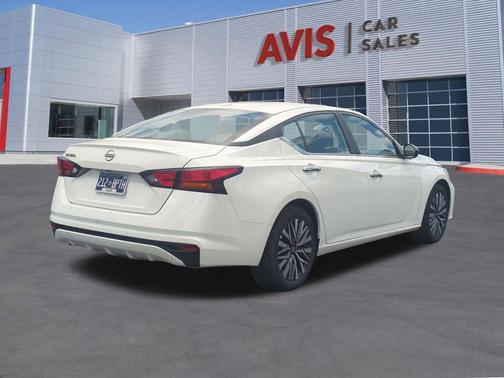 Glacier White 2025 Nissan Altima 2.5 SV