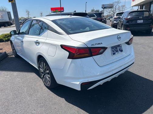 Glacier White 2025 Nissan Altima 2.5 SV