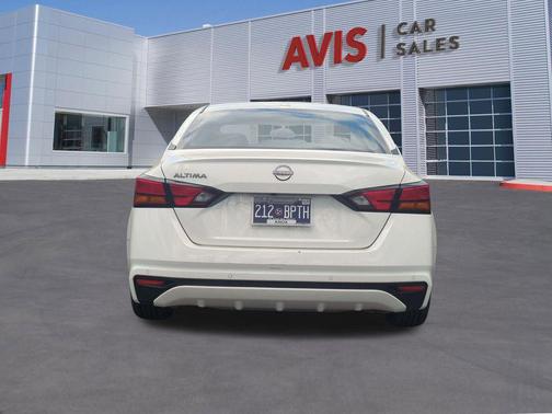 Glacier White 2025 Nissan Altima 2.5 SV