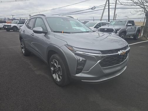 Sterling Gray Metallic 2025 Chevrolet Trax LT